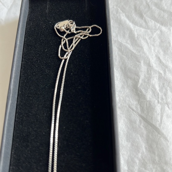 Platinum and Diamond Pendant Necklace - Picture 4 of 10